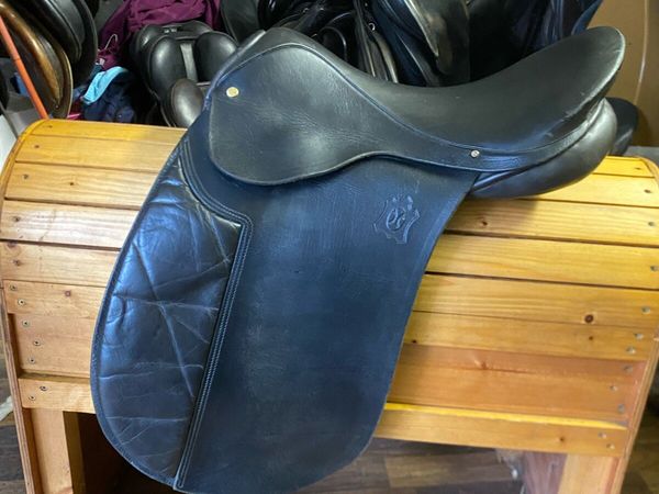Paul jones dressage Leather saddle - Main image
