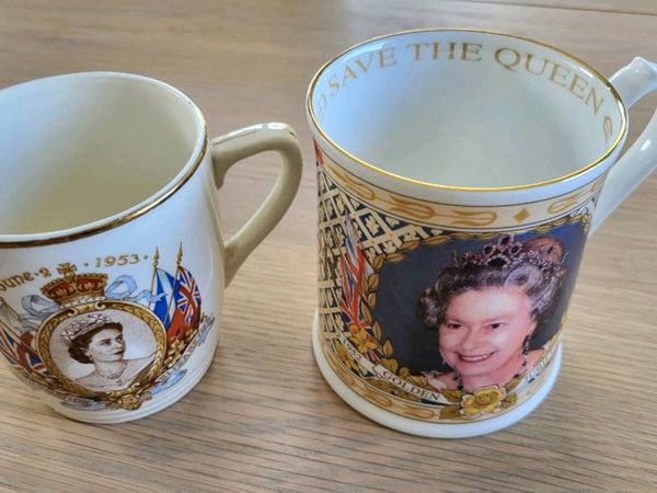 2 Royal souvenir mugs - Main image
