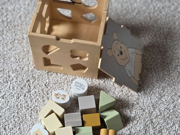Shape sorting cube wooden toy - Main image