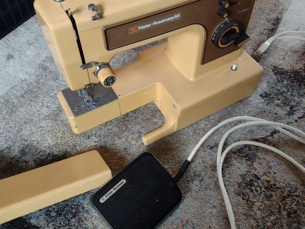 Sewing machine - Main image
