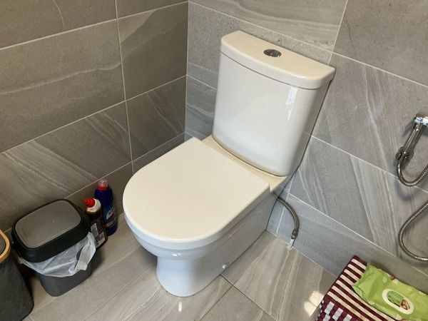 bath and toilet - Main image