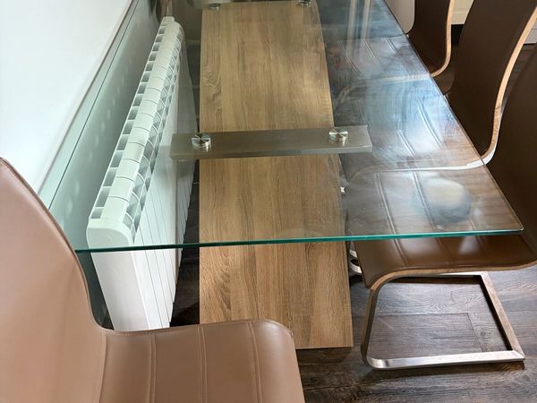 Stunning table and 6 chairs - Main image
