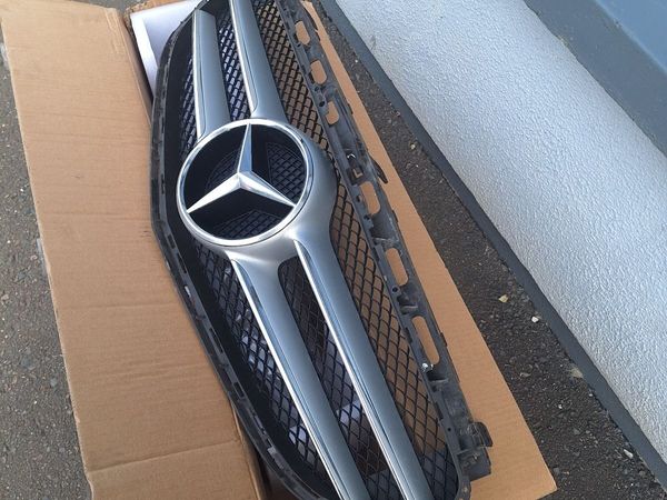 Front grille for mercedes E class W212 - Main image