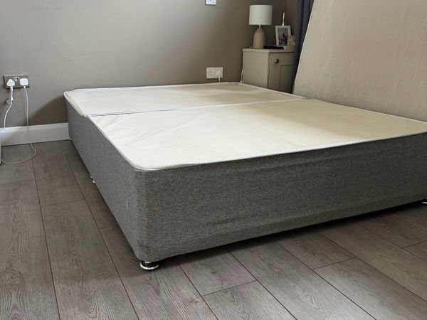 Double bed witch matching head board - Main image
