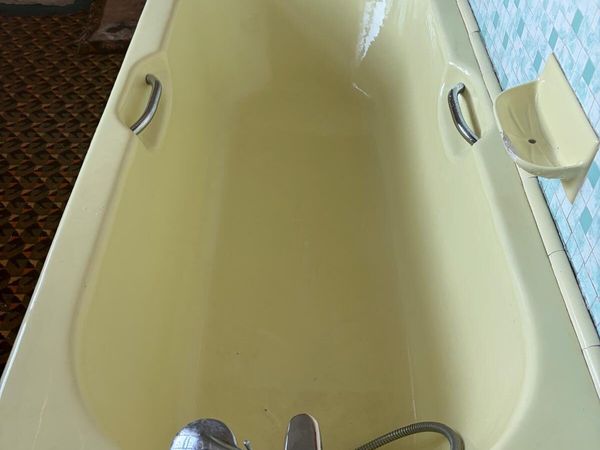 Retro Primrose Yellow Bathroom Suite - Main image