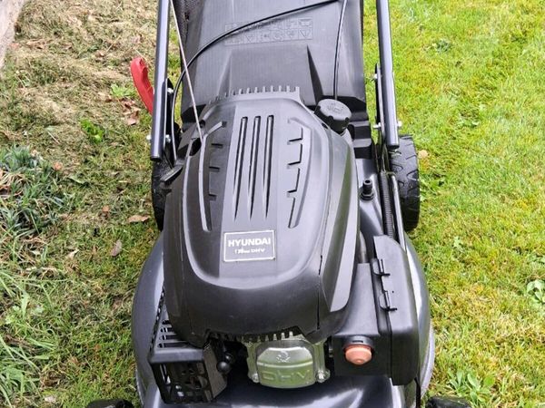 Self drive lawnmower in excellent working order - Main image
