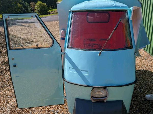Vintage Piaggio Ape Food Truck - Main image