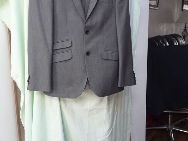 Brand new gents Burton suit medium-sized - Main image