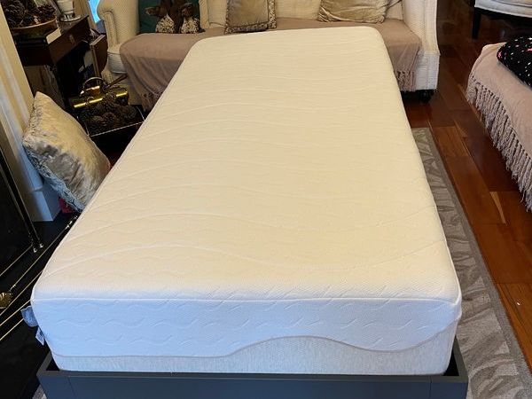 Jysk single bed and mattress 3 mths old - Main image