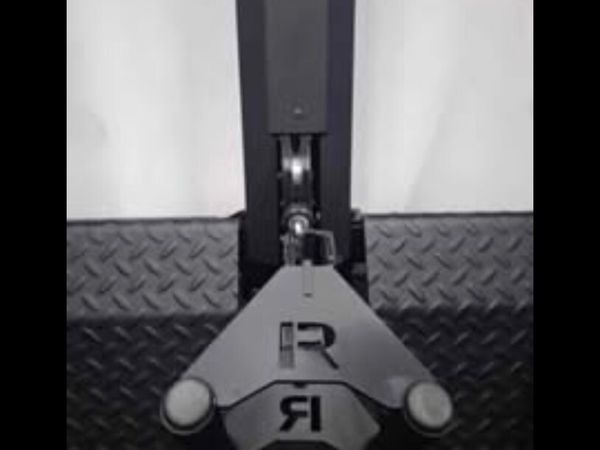 Rogue Grip Triangle – Heavy Duty 7-Gauge Steel - Main image