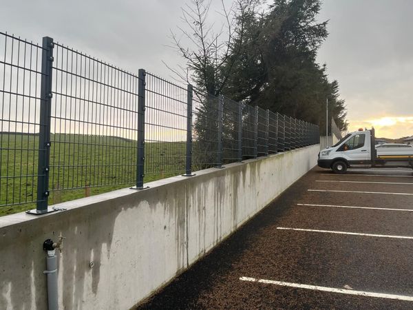 868 Mesh Fence - Main image