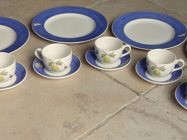 18 Piece Wedgwood ‘Sarah’s Garden’ Queen’s Ware - Main image