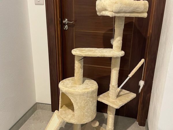 Cat tree/scratch posts - Main image