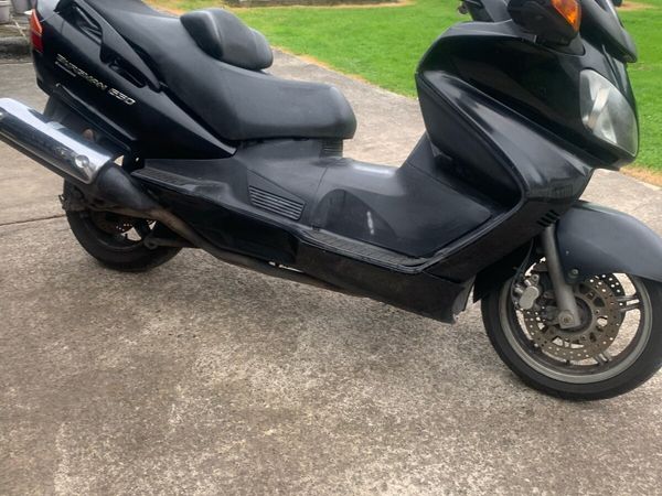 Suzuki burgman 650 - Main image