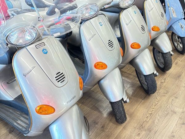 Vespa ET2 50cc 2 stroke models x 4 - Main image