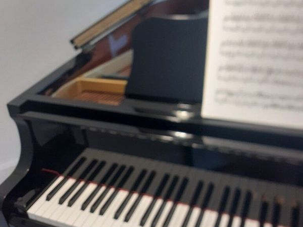 A1 Yamaha 4'11" baby grand piano - Main image