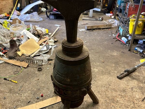 Antique anvil - Main image