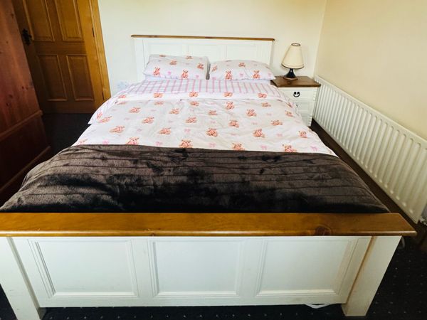 Bed and two chests of drawers for sale - Main image