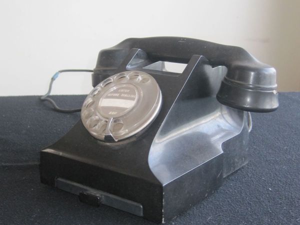 P&T Bakelite Telephone - Main image