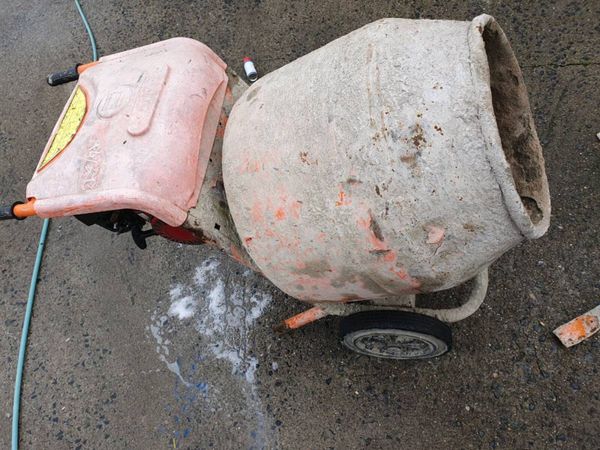Belle cement mixer Honda engine works perfectly fi - Main image