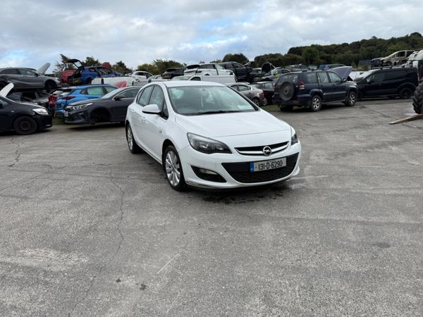 2013 Opel Astra 1.3 CDTI - Main image