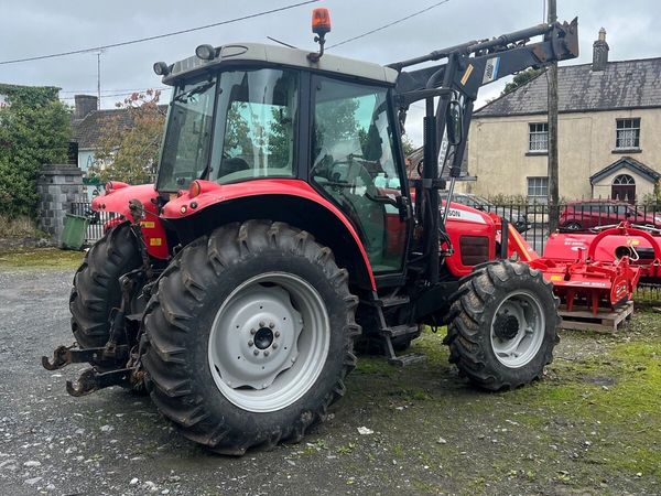Massey Ferguson tractor - Main image