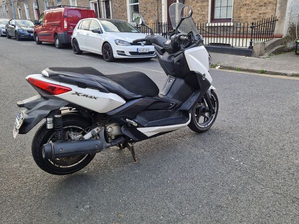 Yamaha x-max 250 - Main image
