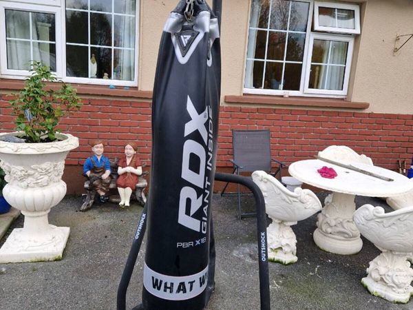 Large stand and punching bag - Main image