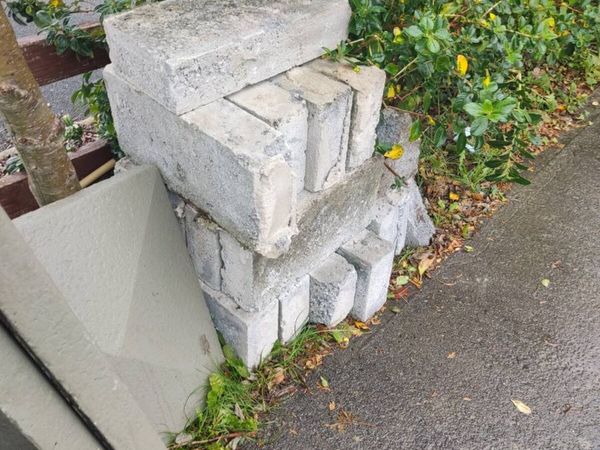 Free Blocks & Wall Capping - Main image
