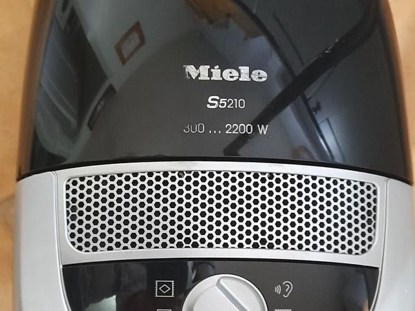 Miele vacuum/Hoover cleaner - Main image