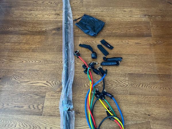 *BRAND NEW* 20kg Olympic Barbell + Resistance Band - Main image