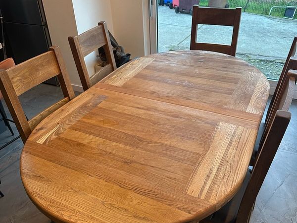 Solid oak table and chairs - Main image