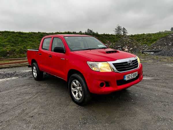 Toyota Hilux 2.5  5 seater crew cab Tax 333e only - Main image