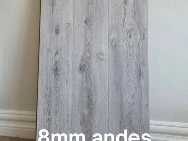 Brand new laminate flooring - Main image