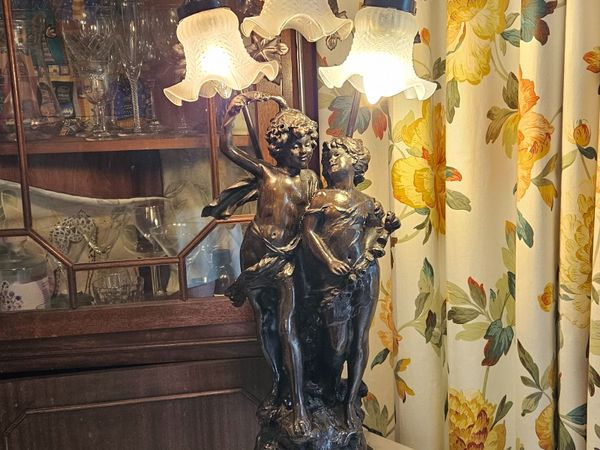 Lamp, fireguard, computer chair, whatnot - Main image