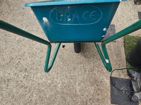 wheel barrow - Main image
