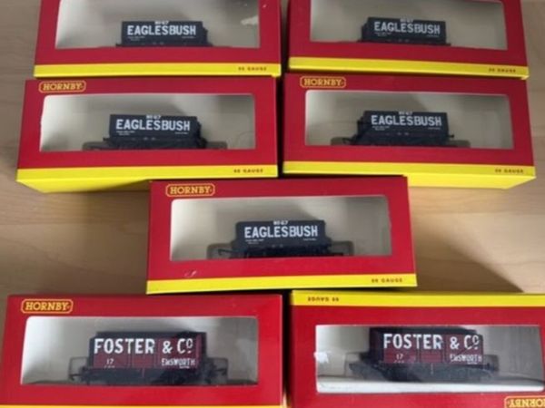 VINTAGE HORNBY TRAIN WAGONS.. - Main image
