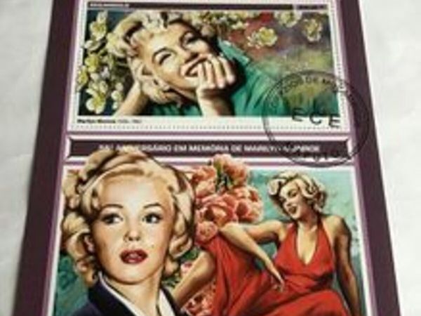 Large Marilyn Monroe souvenir stamps (2 stamps) - Main image