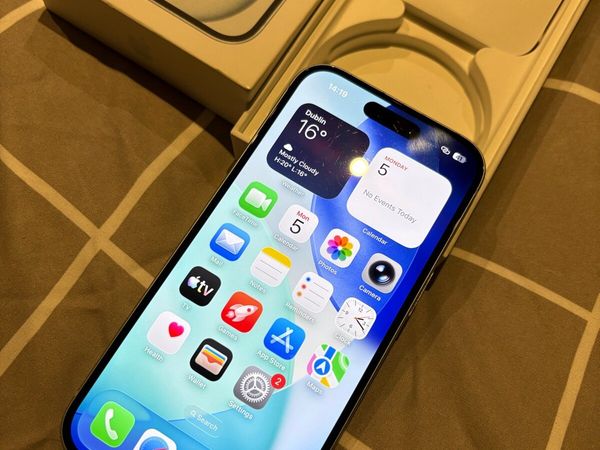 iPhone one 15 - Main image