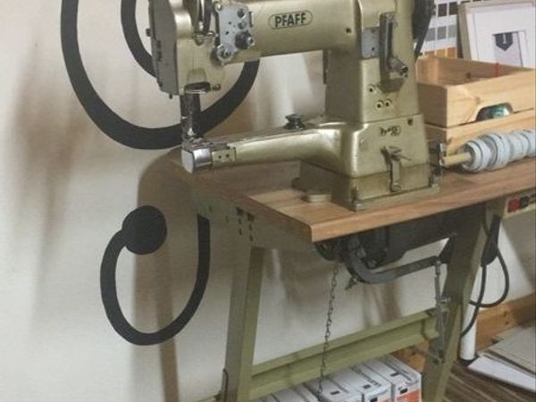 Pfaff 335 Nose Arm Industrial Walking Foot Sewing Machine - Main image