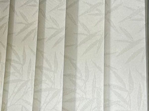 Set of 3 Cream/White Vertical Blinds - Main image