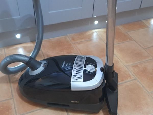 2200watt Miele vacuum/Hoover cleaner - Main image