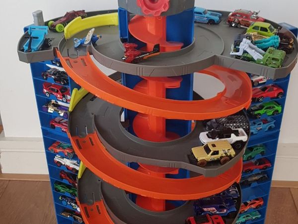 Hot Wheels garage set with transporter +50cars - Main image