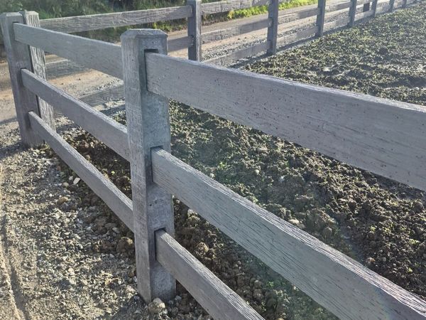 Concrete timber effect ranch fencing - Main image