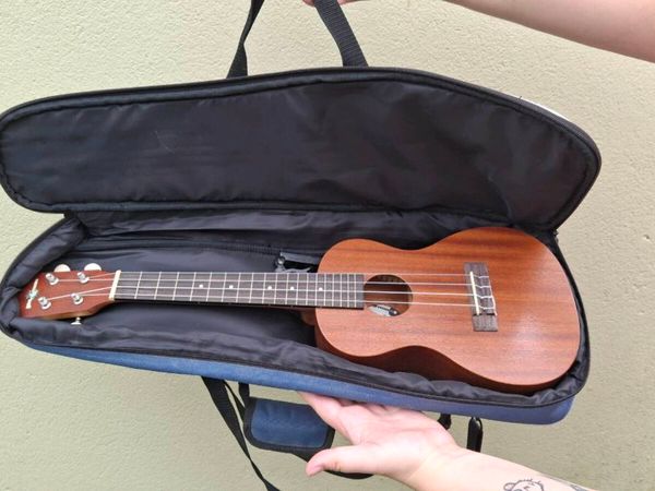Ukulele with case and tuner - Main image