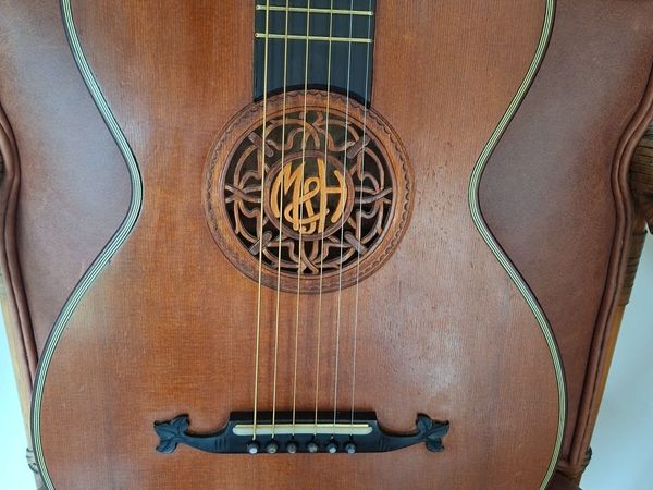 Anyique Parlor Guitar - Main image