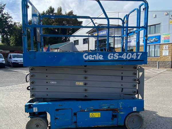 2012 GENIE GS4047 46FT NARROW ELECTRIC SCISSOR - Main image