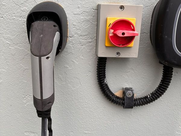22 volt wall box charger with 30  mtr cable - Main image