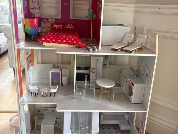 Dolls house - Main image