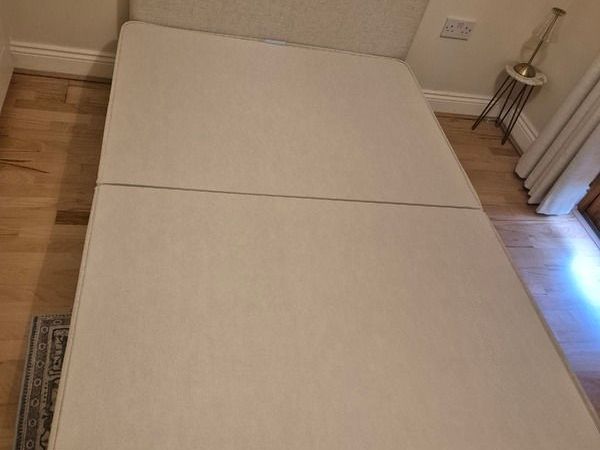 Respa small double 4ft divan bed in cream - perfect condition - Main image